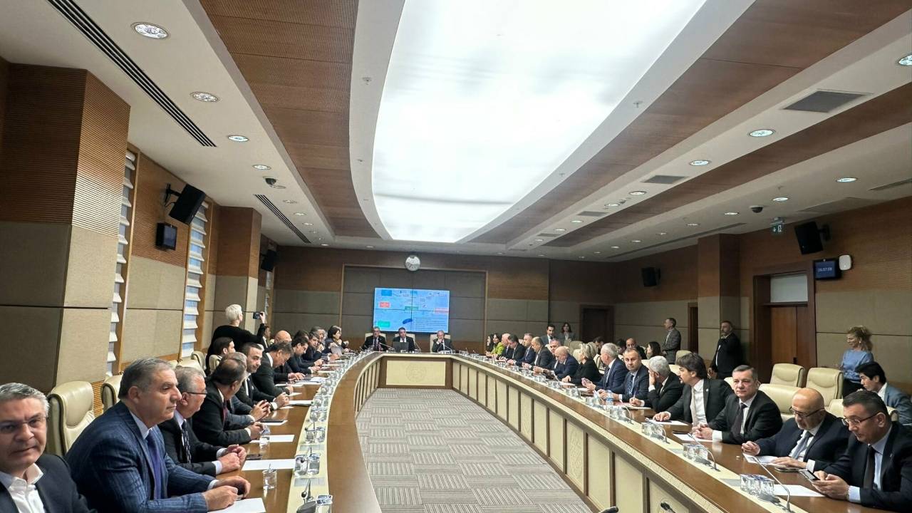 Chp’li Milletvekilleri, Suriye Gündemli Kapalı Grup Toplantısı Yaptı