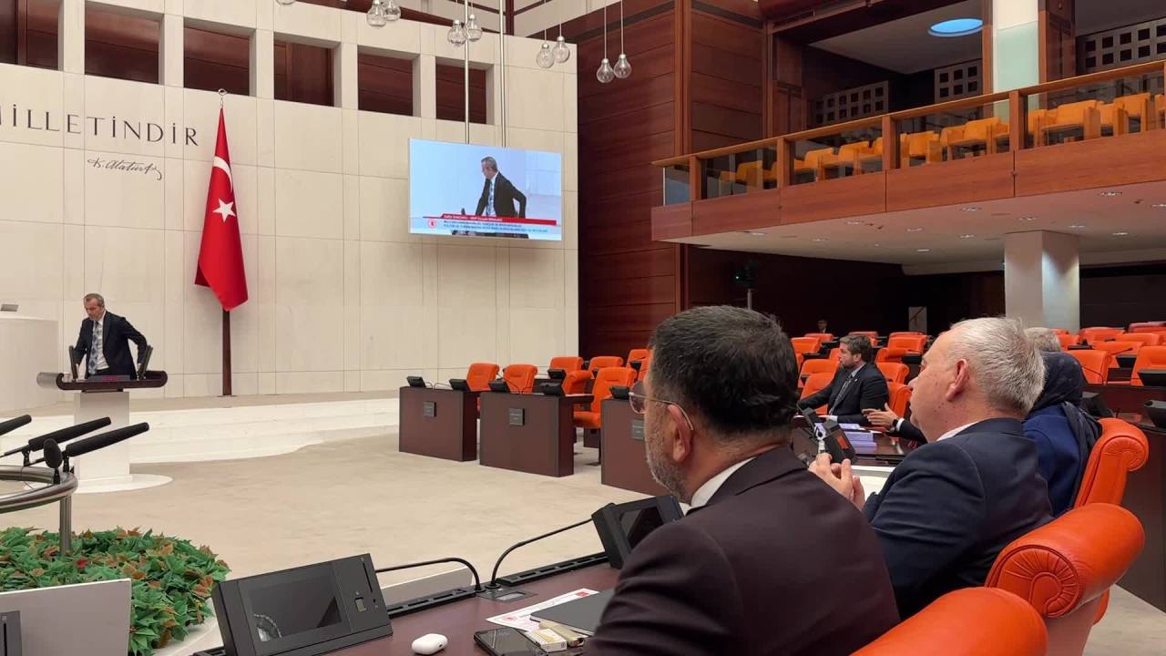 Tbmm Genel Kurulu... Chp'li Ağbaba, Ak Parti Sıralarının Boş Olmasını Eleştirdi