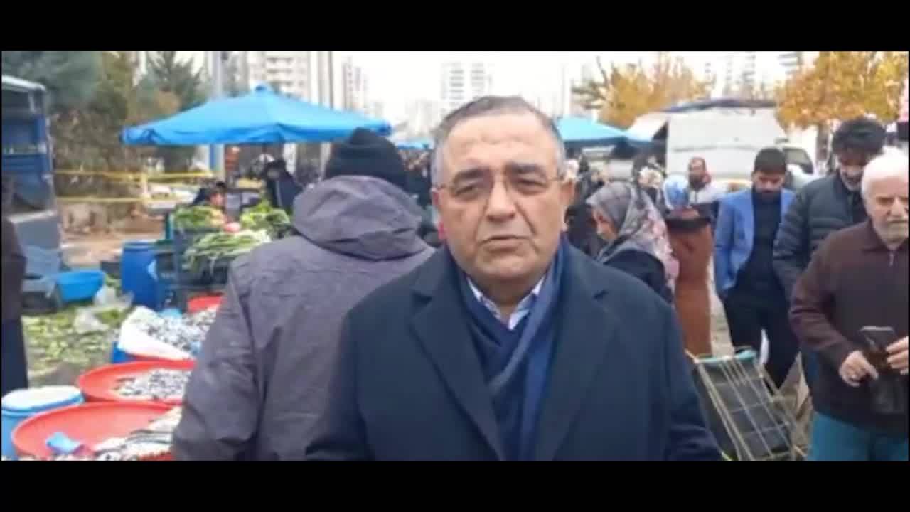 Sezgin Tanrıkulu, Semt Pazarını Ziyaret Etti: "Emekliler Pazar Çantaları Boş Biçimde Dolaşıyorlar"