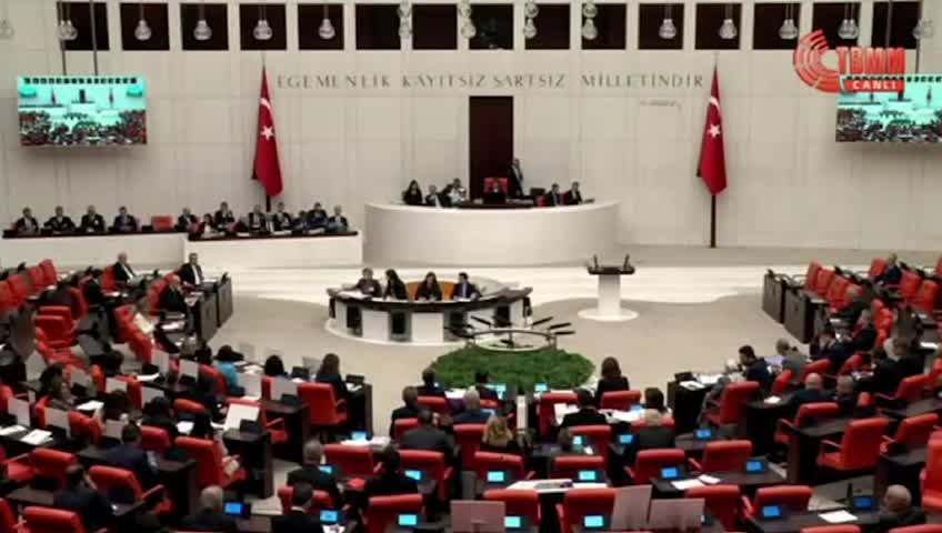 Umut Akdoğan: "Yusuf Tekin Aklını Kiraya Vermiştir"