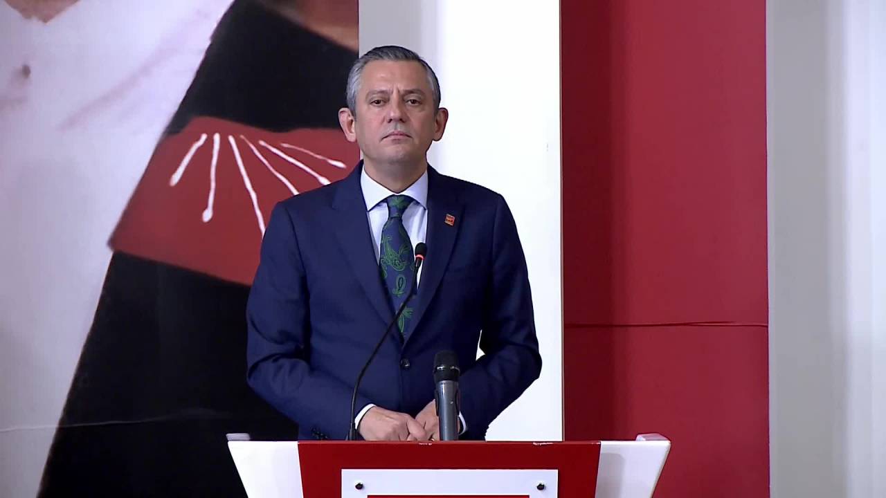 Chp Pm, Suriye Gündemiyle Toplandı… Özgür Özel: "tayyip Bey İktidardaysa Yüzü Gülenler Belli”