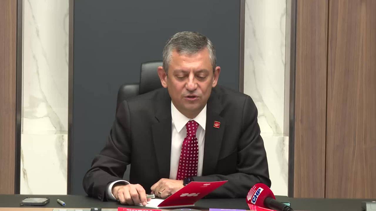 Chp Genel Başkanı Özel, Disk Genel Başkanı Arzu Çerkezoğlu İle Asgari Ücreti Görüştü