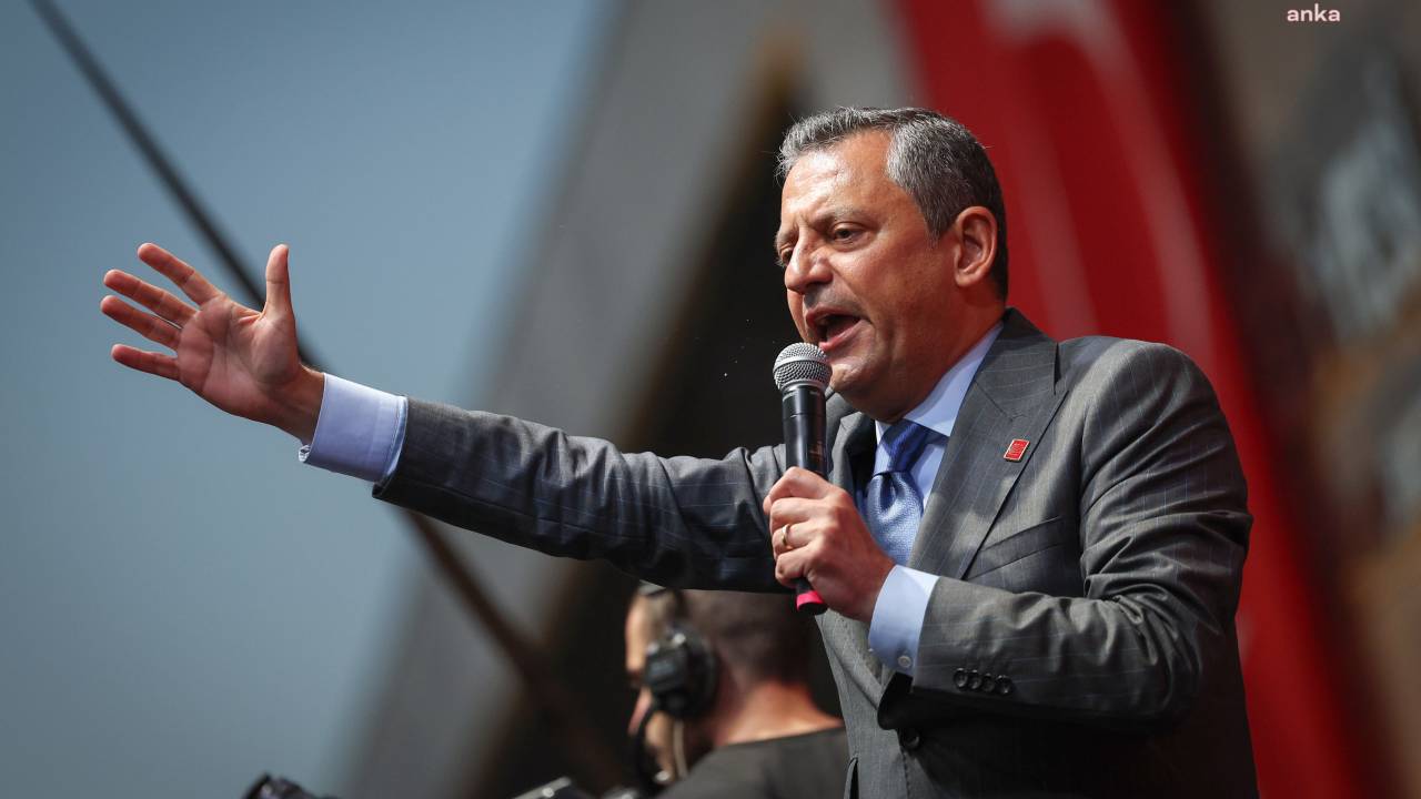 Özgür Özel’den Yeni Yıl Mesajı: “2025 Yılı, Çok Daha Büyük Bir Mücadelenin Yılı Olacaktır”