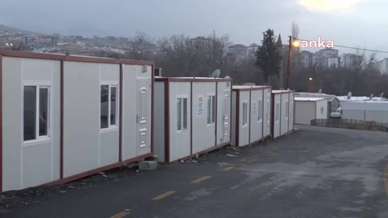 Chp Malatya Gençlik Kolları'ndan Depremzede Çocuklara Yeni Yıl Hediyesi