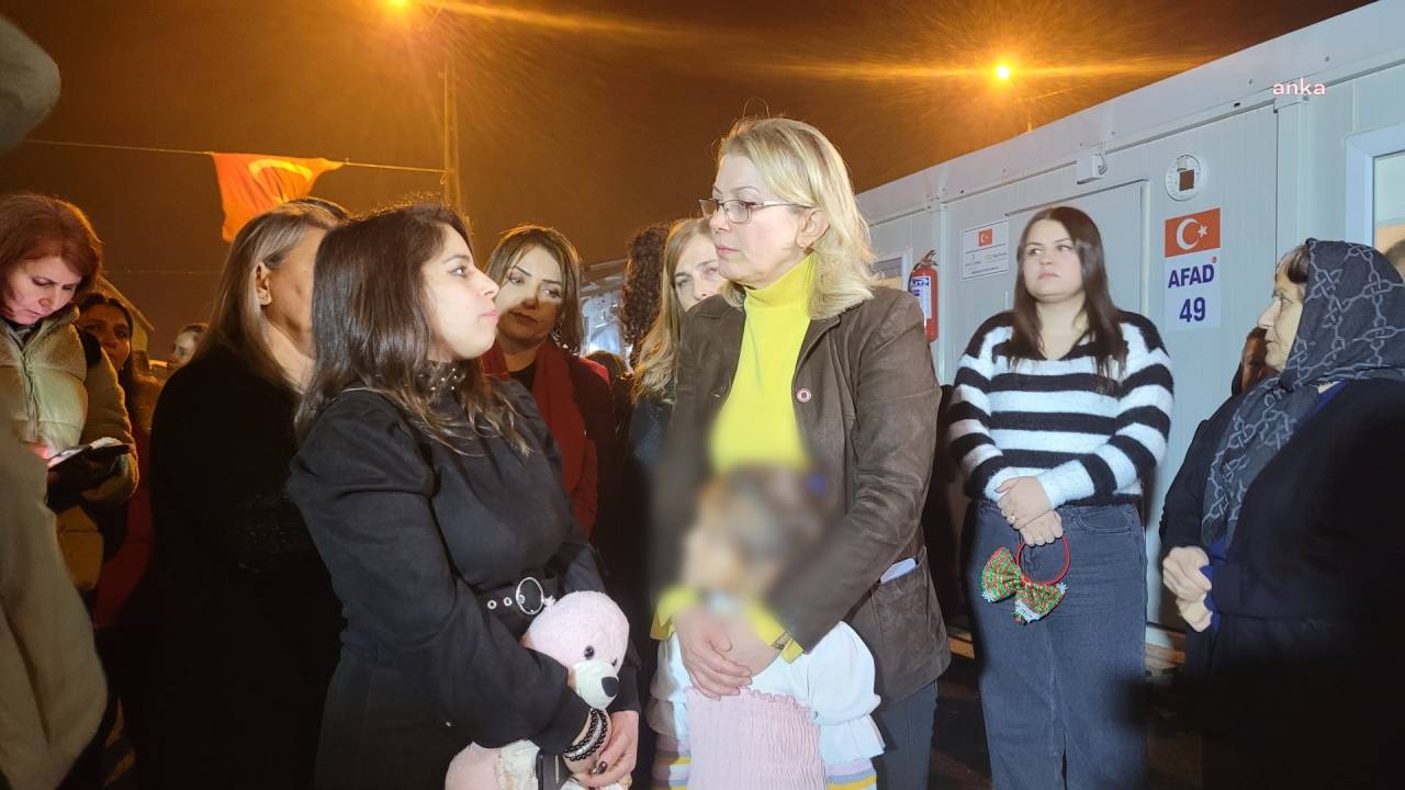 Chp Kadın Kolları Genel Başkanı Kaya, 2025'i Hatay Konteyner Kentte Depremzedelerle Karşıladı