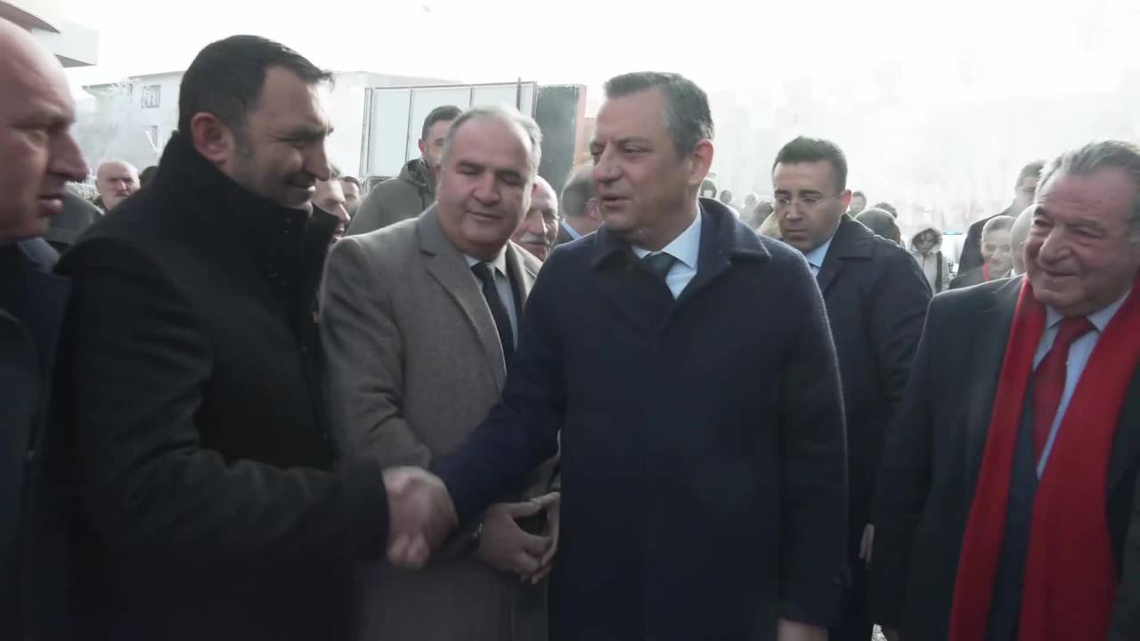 Özgür Özel Ardahan’da Esnafı Ziyaret Etti... Özel: "Chp İktidar Olunca Bir Tek Soğuğu Halledemeyiz"