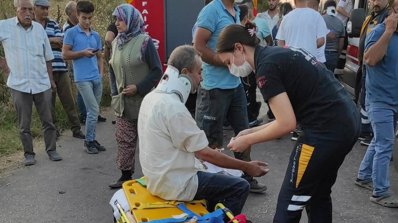 Turgutlu'da Ciple Otomobil Çarpıştı: 5 Yaralı