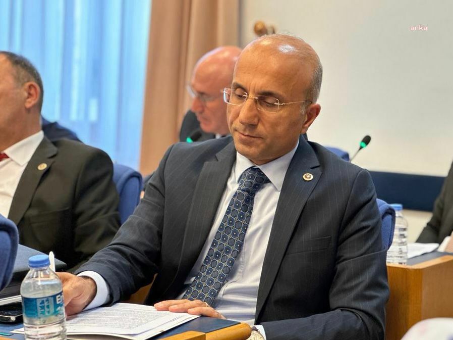 Chp’li Aşkın Genç: "Devlet Kurumları Resmen 'Batıyor Ama Şatafatından Ödün Vermiyor' Modunda"