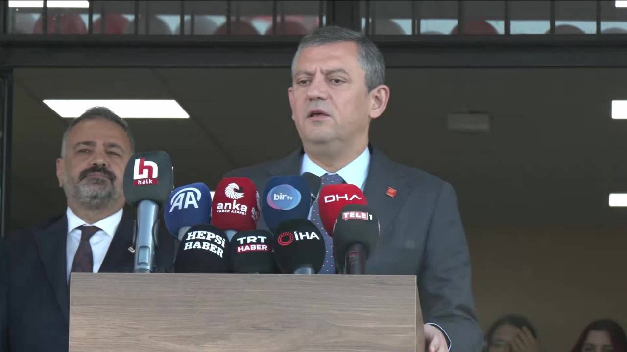 Chp Lideri Özel Gençlere Seslendi: Enseyi Karatmayın, Cumhuriyetin İkinci Yüzyılını Sizler Aydınlatacaksınız