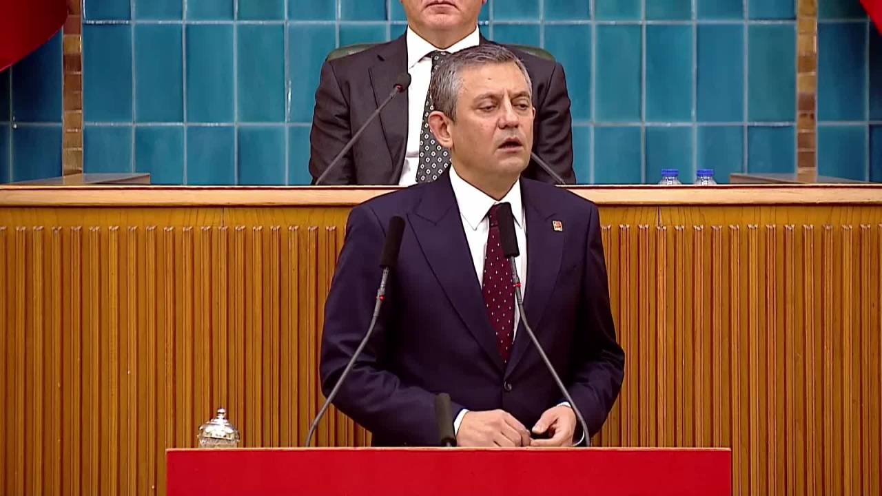 Chp Grup Toplantısı... Özgür Özel: “Kırmızı Kart Chp’nin Değil, Bu Ülkenin Ezilenlerinin Eylemidir”