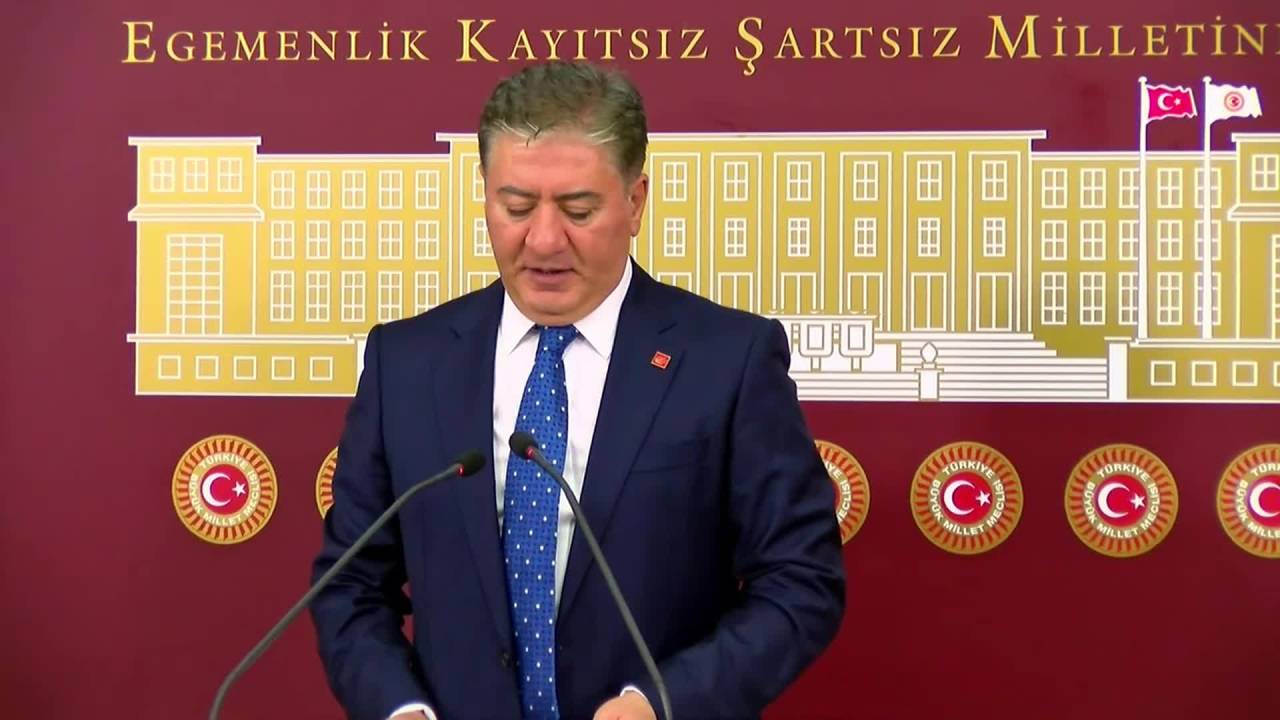 Chp'li Emir'den Erdoğan'a: "Kırmızı Kart Eylemimiz Giderek Yaygınlaşıyor"
