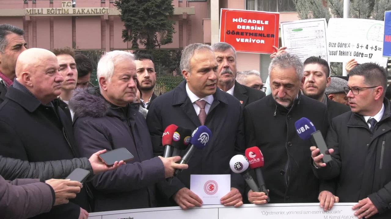 Suat Özçağdaş'Dan Bakan Tekin' Karne: Kendisine Kırmızı Kartı Tüm Ülkemiz Adına Gösteriyoruz"