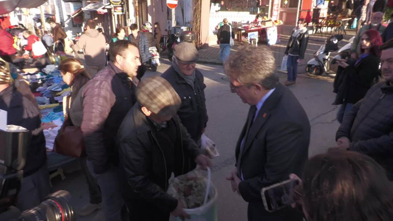 Chp Ekonomi Heyeti Pazara İndi… 30 Liraya Balık Alan Da Var Emekli Olup Tezgah Açan Da!