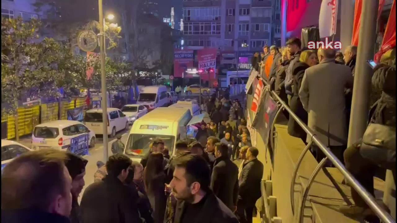 Beşiktaş Belediye Başkanı Akpolat'a Tutuklama Talebi... Beşiktaş Belediyesi Önünde Tepkiler Sürüyor