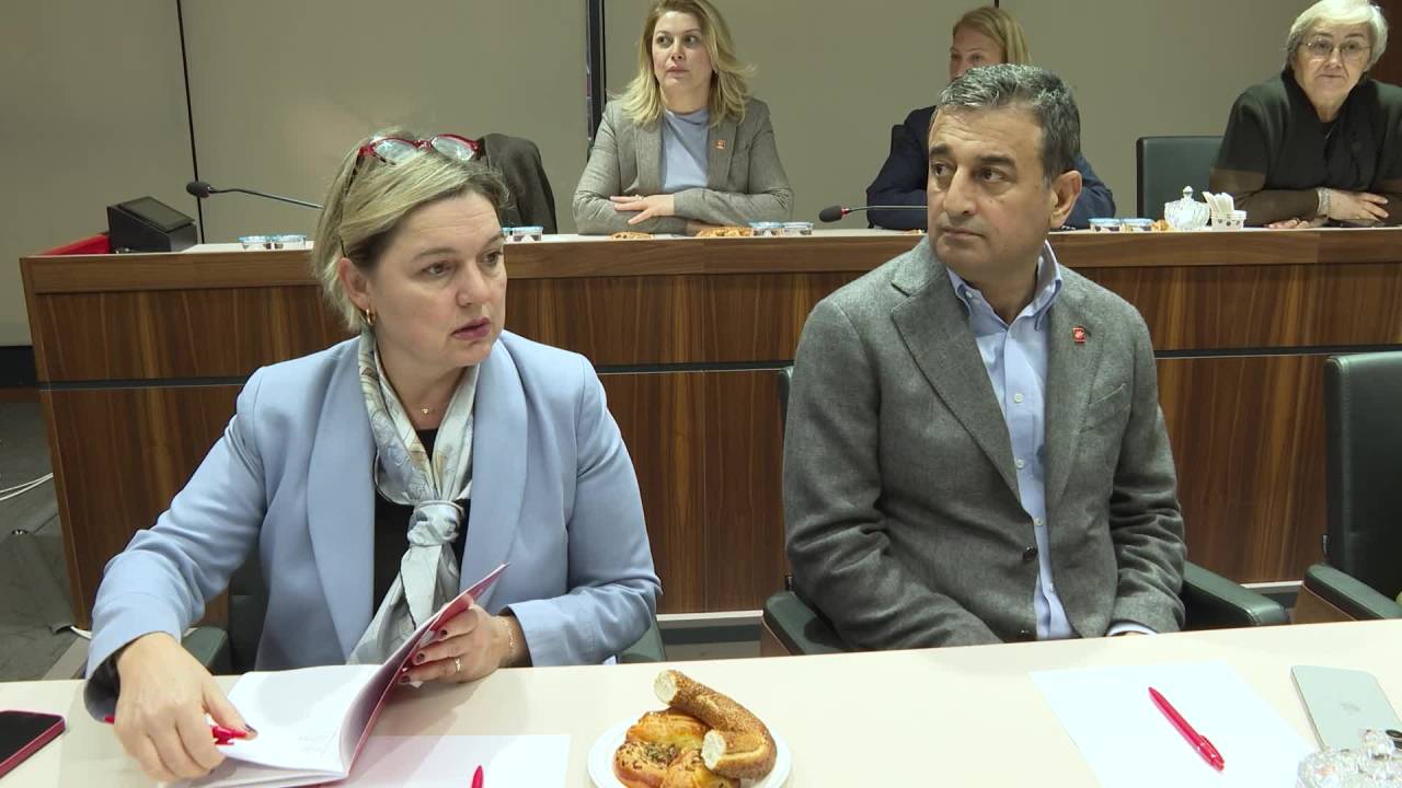 Özgür Özel, Chp İstanbul İl Başkanlığı’nda Milletvekilleri İle Bir Araya Geldi