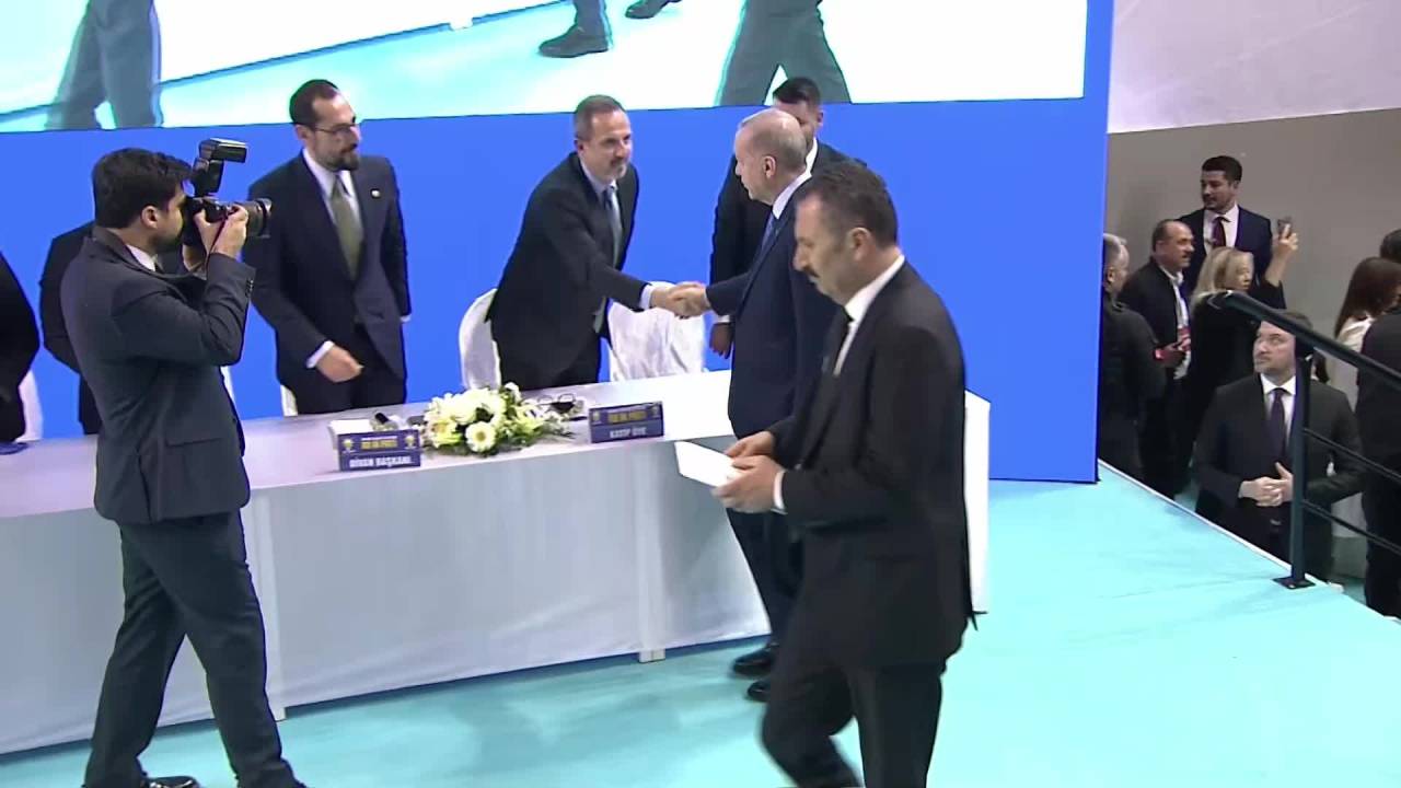 Cumhurbaşkanı Erdoğan: ''chp Lideri Sayın Özel'E Samimi Tavsiyem Şudur: Siz Bu İşleri Bırakın''
