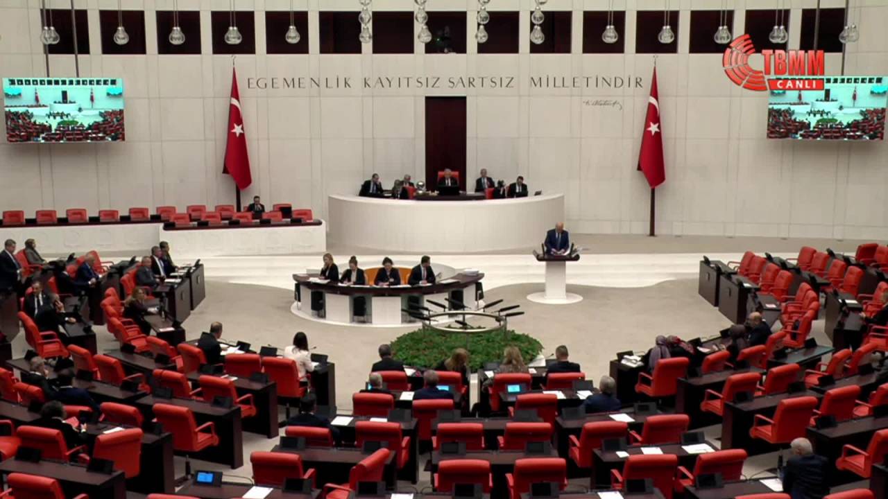 Tbmm Genel Kurulu'nda Kartalkaya Faciası Gerilimi... Turhan Çömez'den Bakan Ersoy'a Tepki