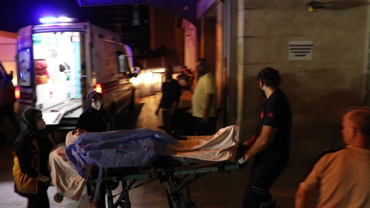 Tartıştığı Karı- Kocanın Boğazını Kesti: 1 Ölü, 1 Yaralı