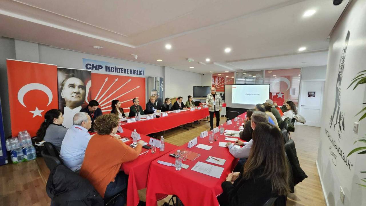 Chp Parti Okulu, Londra’da Partililer İçin "Temel Siyasi Eğitim" Düzenledi