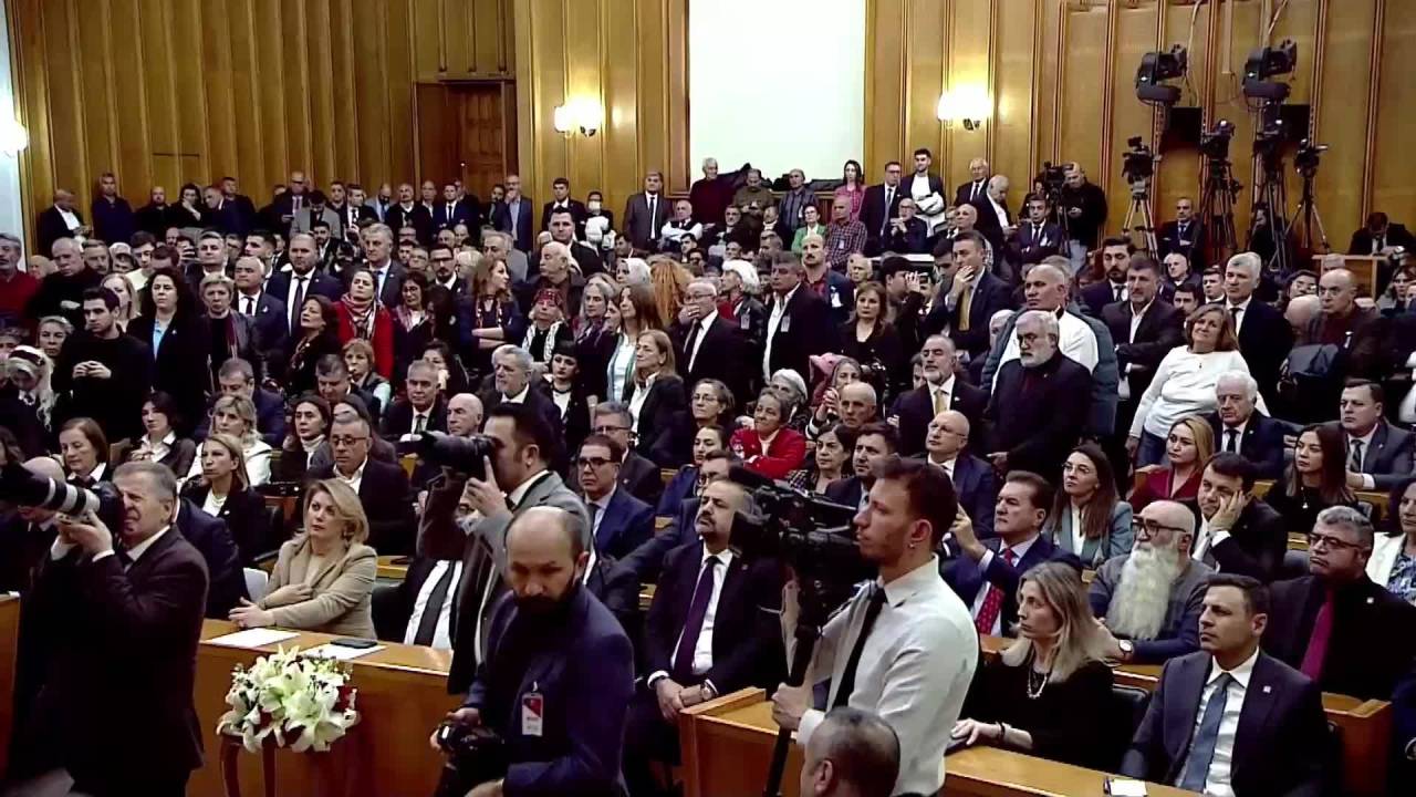 Chp Grup Toplantısı... Özgür Özel: Sıcak Salon Seven Erdoğan'a Diyorum Ki Sokağa Çık İsyanı Gör