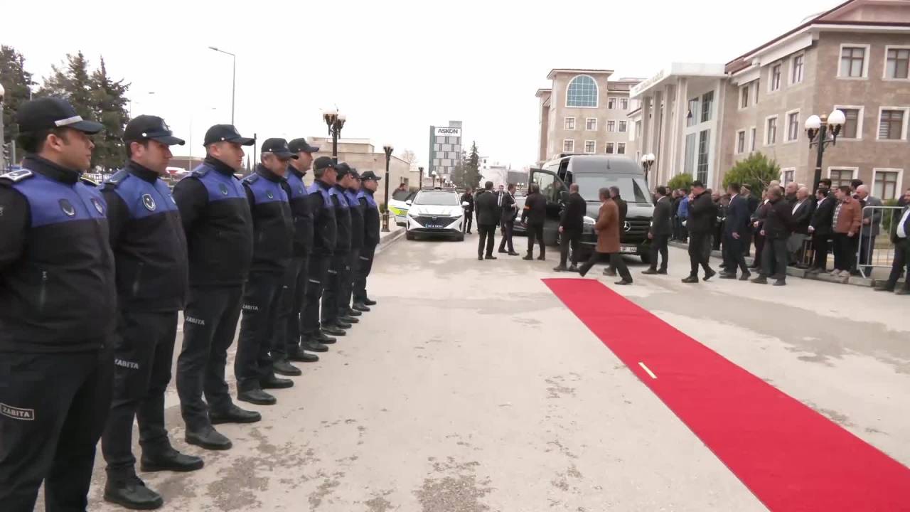 Chp Genel Başkanı Özgür Özel, Adıyaman Belediyesi’ni Ziyaret Etti