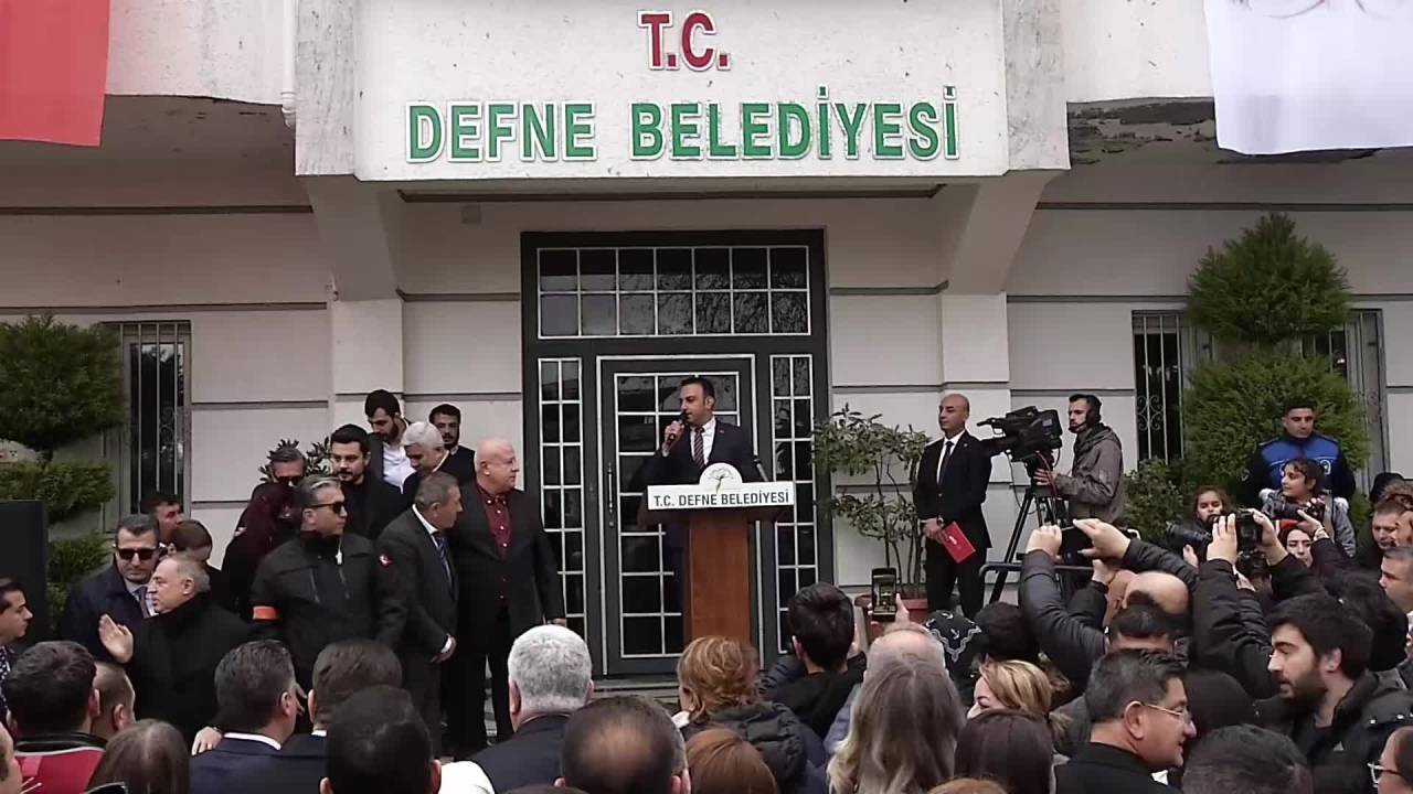 Özgür Özel: "Hatay Valisi’ne Söylüyorum; Senden De Hesap Sormak Özgür Özel’in Boynunun Borcu Olsun"