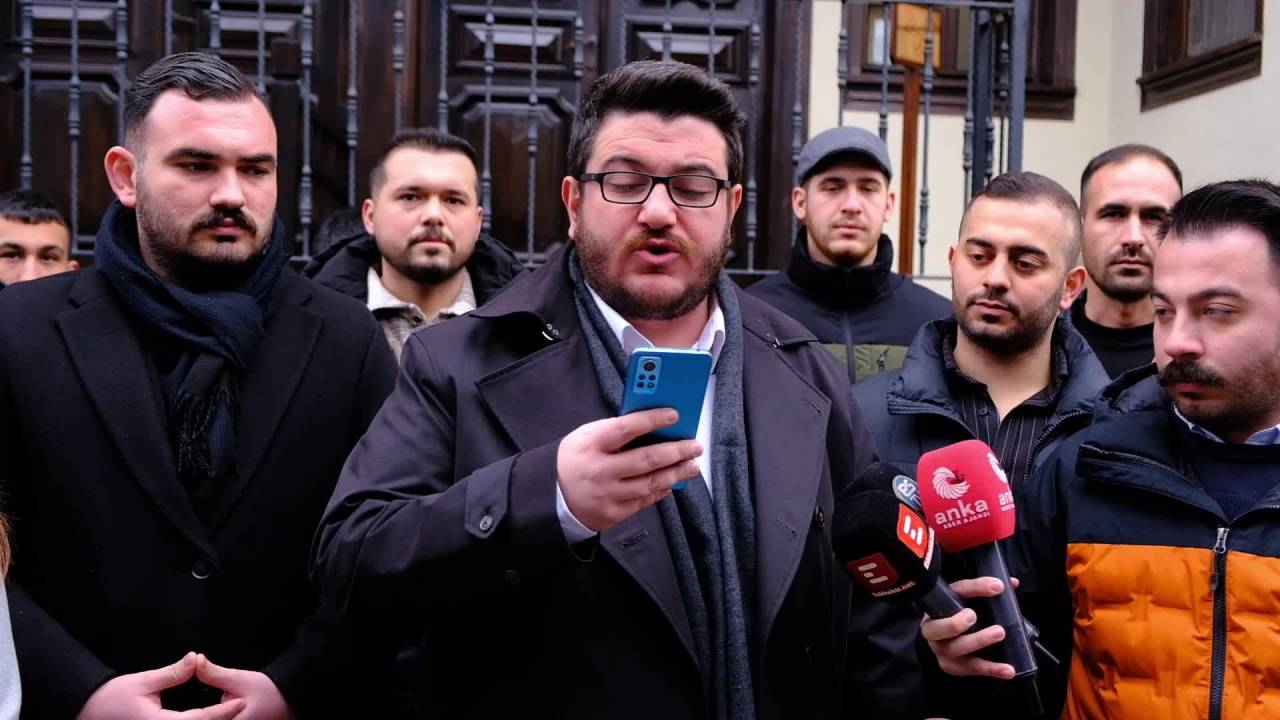 Chp’li Gençlerden Teğmenlere Destek: “Mustafa Kemal’in Askerleriyiz Demek Suç Değildir”