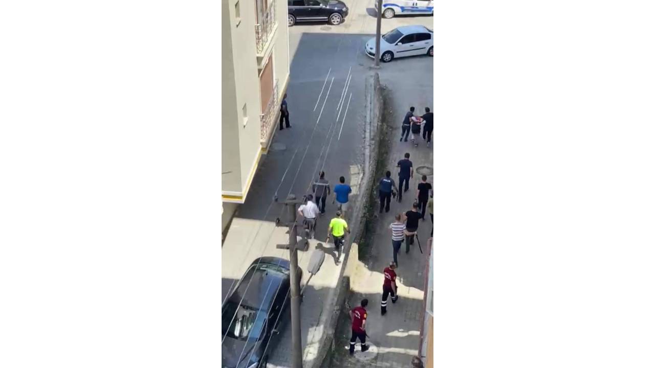 Komşularının Boğazını Kesen Saldırgan, Saklandığı Evde Baltayla Polise Direndi