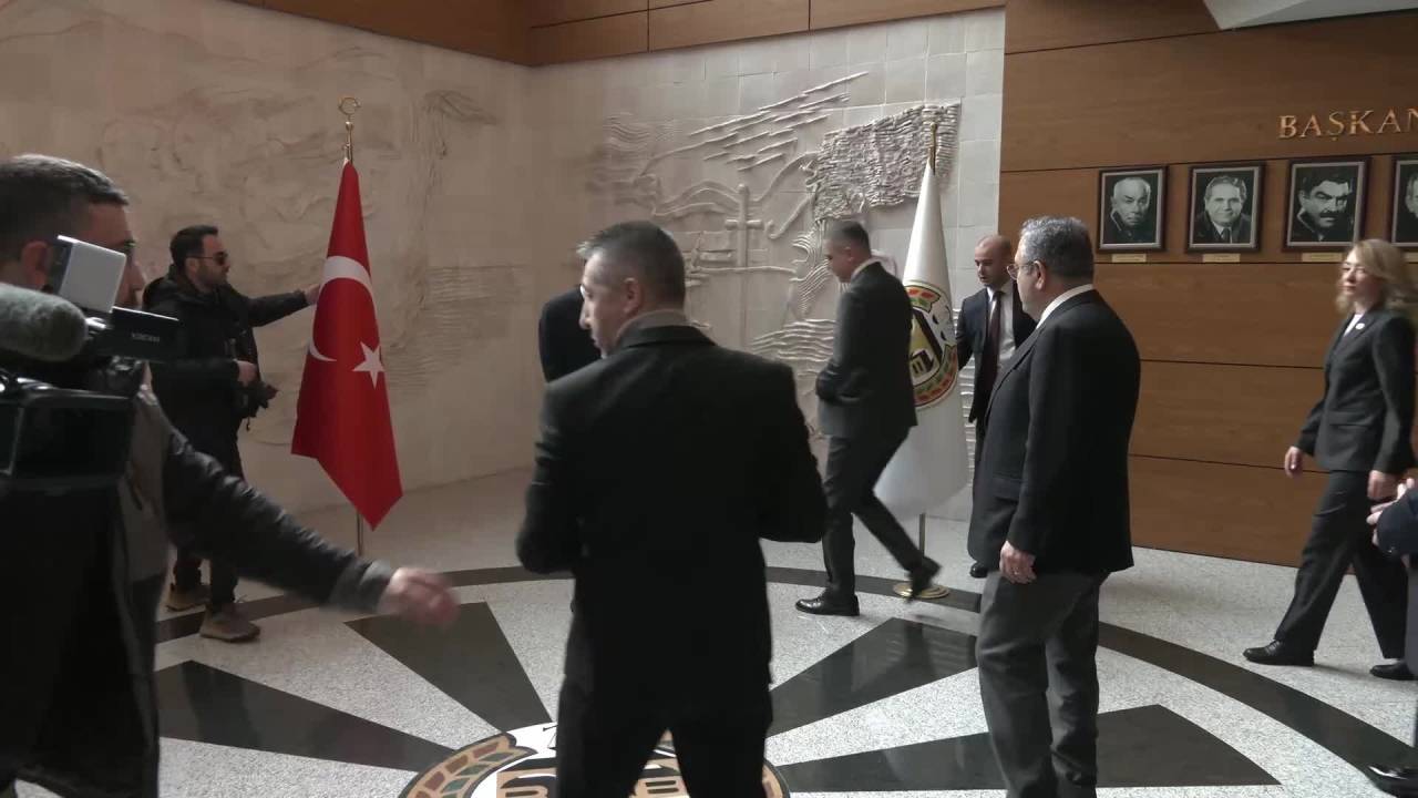 Özgür Özel, Türkiye Barolar Birliği Başkanı Erinç Sağkan’ı Ziyaret Etti