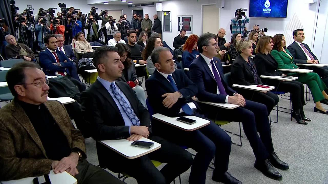 Özgür Özel, Deva Partisi'ni Ziyaret Etti... Özel: "İki Adaylı Formül Gibi Bir Senaryomuz Yok"
