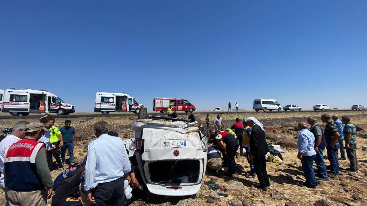 Hafif Ticari Araç Takla Attı: 1 Ölü, 3 Yaralı