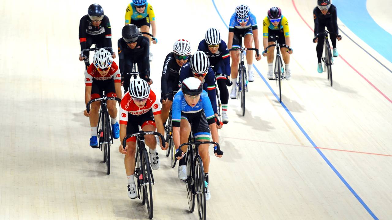 Pist Bisikletinde, Özbekistan Ve Birleşik Arap Emirlikleri Madalya Kazandı