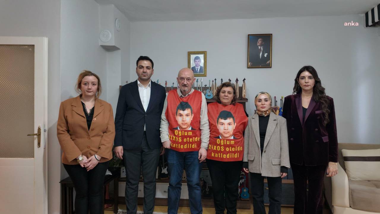 Chp Gençlik Kolları Başkan Aydın Ve Yardımcısı Kılıç, Burak Oğraş'ın Ailesini Ziyaret Etti