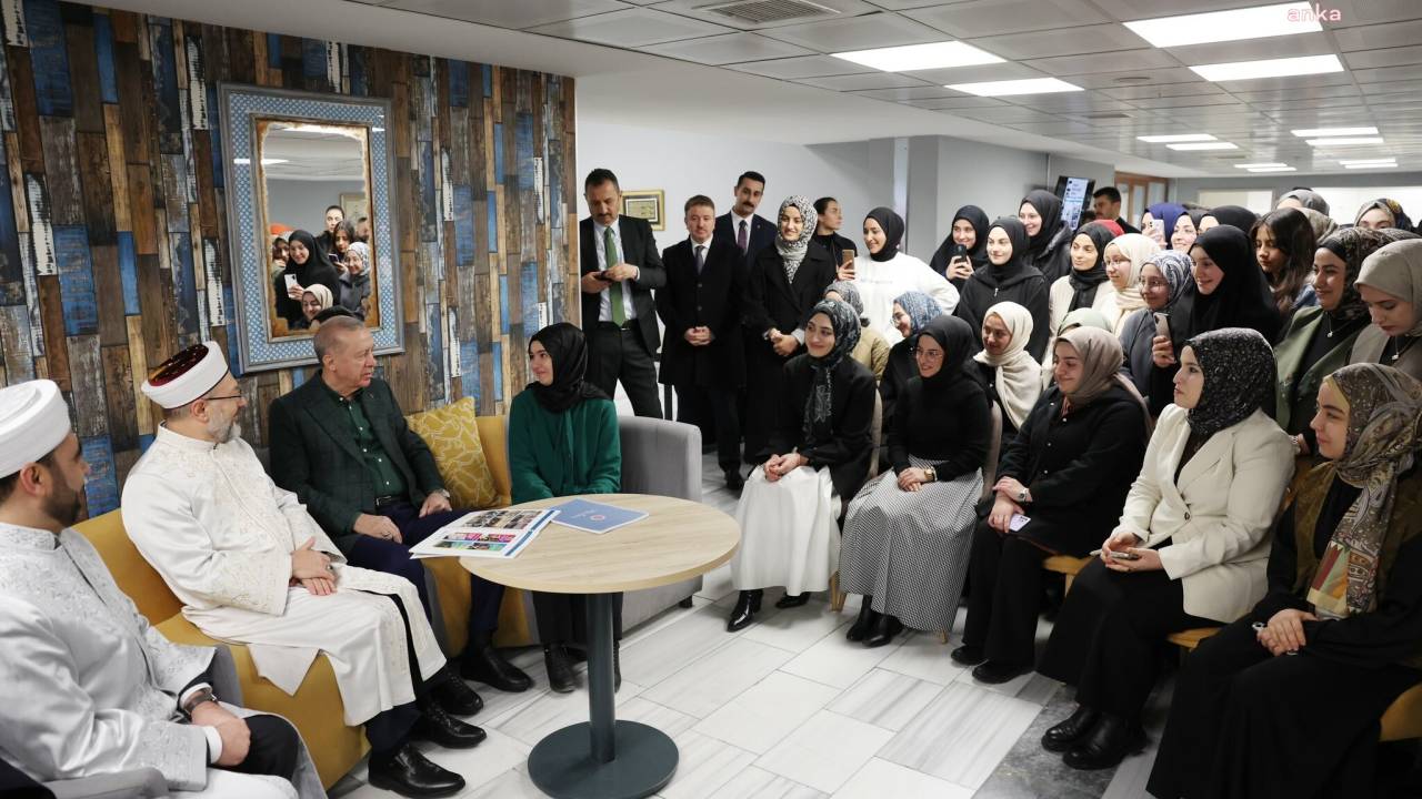 Cumhurbaşkanı Erdoğan Mevlana Diyanet Gençlik Merkezi’ni Ziyaret Etti