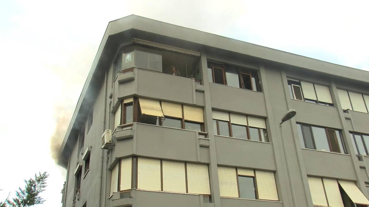 İstanbul-beşiktaş'ta 4 Katlı Binada Yangın Çıktı