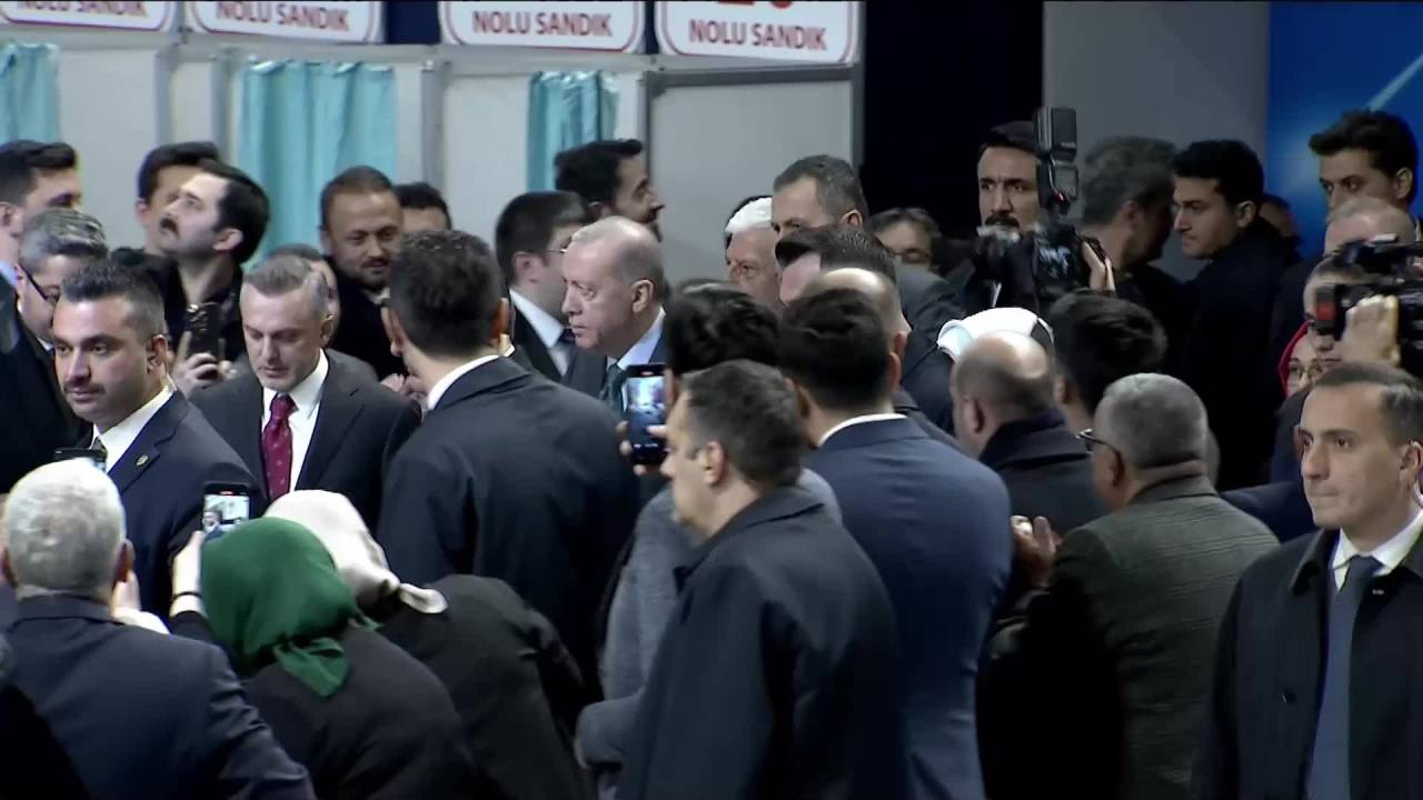 Cumhurbaşkanı Erdoğan, Ak Parti 8. Olağan Büyük Kongresinde Genel Başkanlığa Yeniden Seçildi