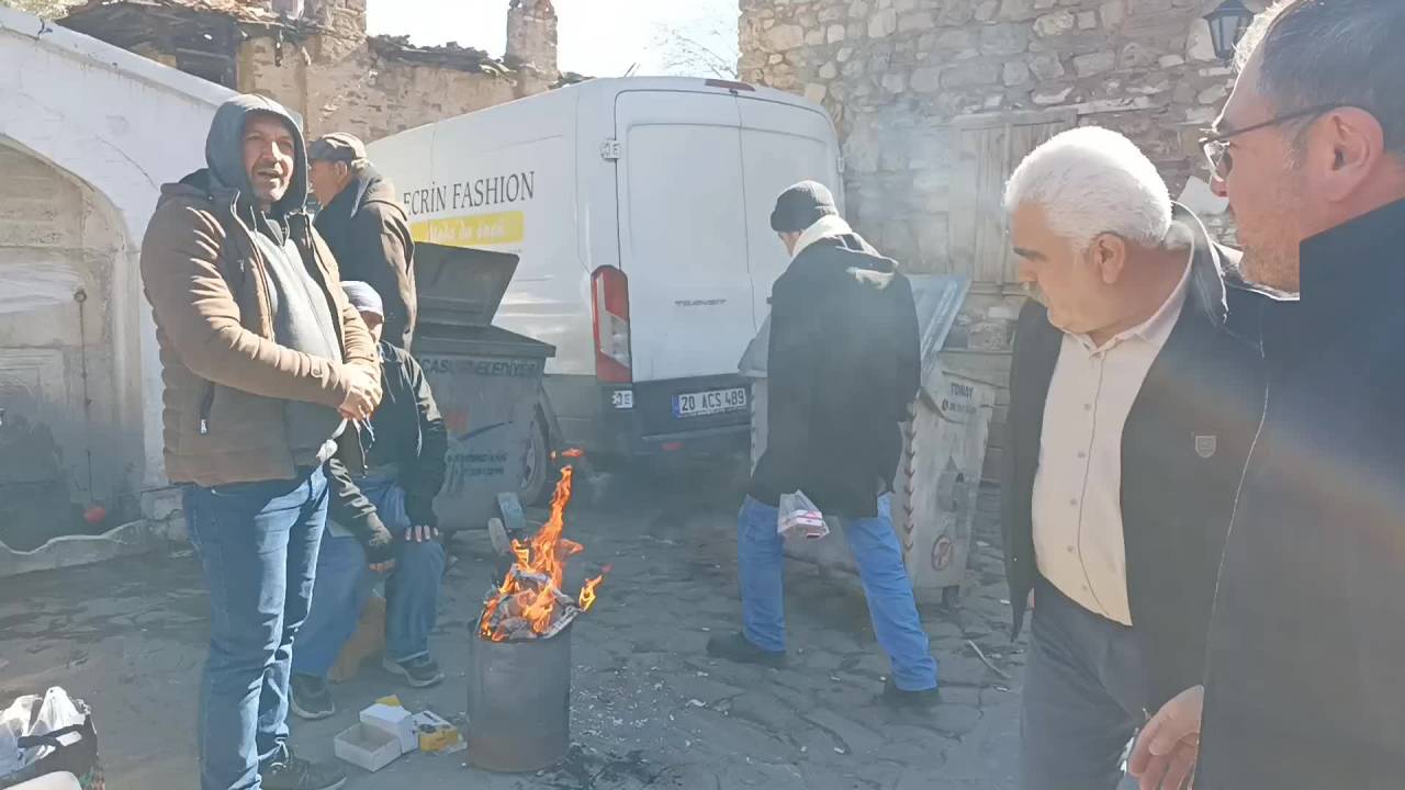 Chp'li Evrim Karakoz, Karacasu Pazarını Gezdi: "Alan Da Satan Da Mutsuz"