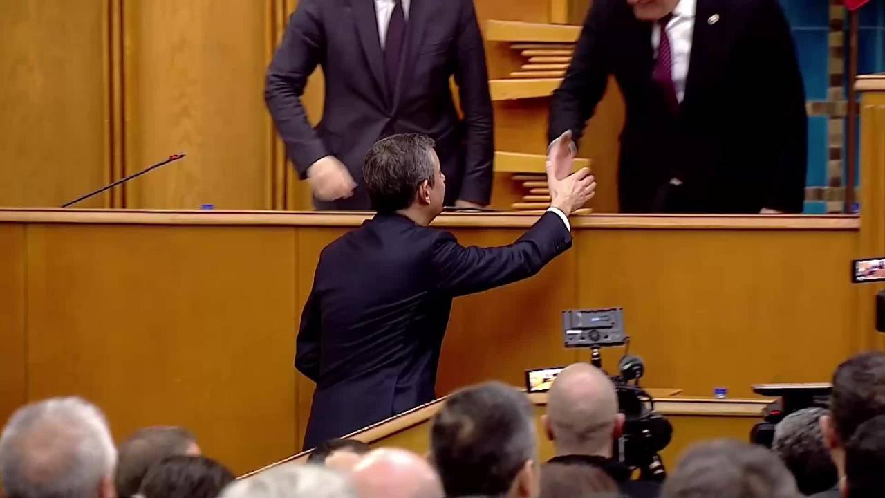 Chp Grup Toplantısı... Özgür Özel: "Karıncanın Kardeşi Vardır, Ezdirmeyiz. Onun Da Adı Chp'dir"