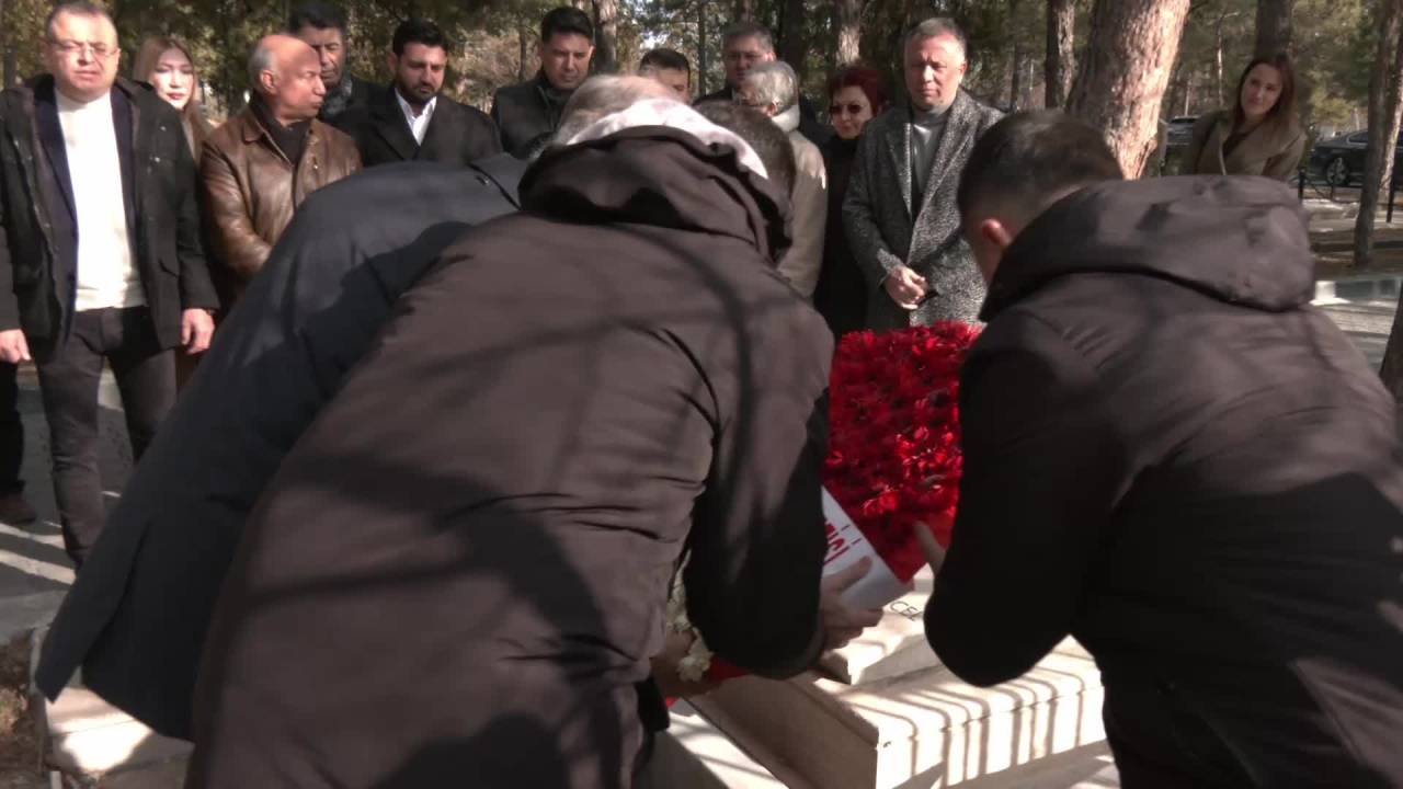 Chp Genel Başkan Yardımcısı Suat Özçağdaş, Hasan Ali Yücel’i Ölüm Yıl Dönümünde Mezarı Başında Andı