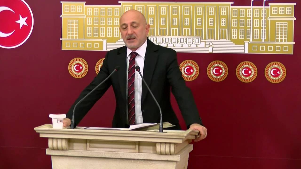 Chp'li Öztunç: "Depremzededen Bitmeyen Konutların Aidatını Alıyorlar"