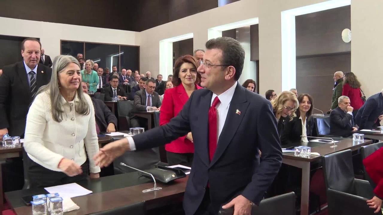Özel Ve İmamoğlu, Cumhurbaşkanlığı Ön Seçim Toplantısı Öncesi Milletvekilleriyle Bir Araya Geldi