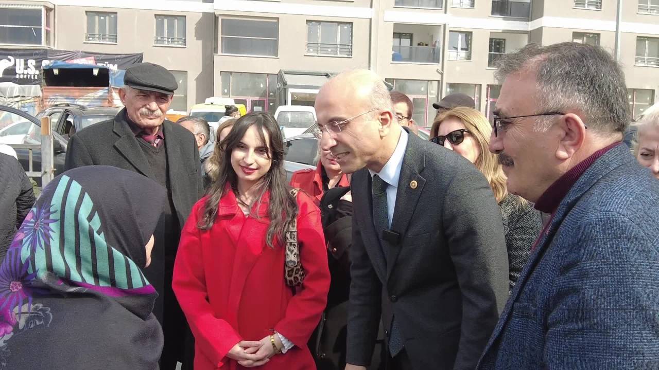 Chp’li Aşkın Genç’in Dinlediği Emekli: 12 Bin Lira İle Kira Mı, Elektrik Mi, Doğalgaz Mı Verelim