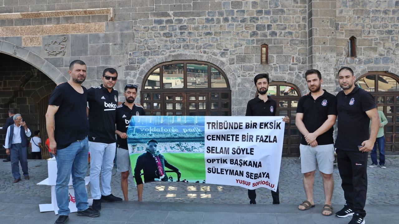 'diyarbakır Kartalları', Şehit Arkadaşları İçin 1903 Tulumba Tatlısı Dağıtıp, Dua Etti