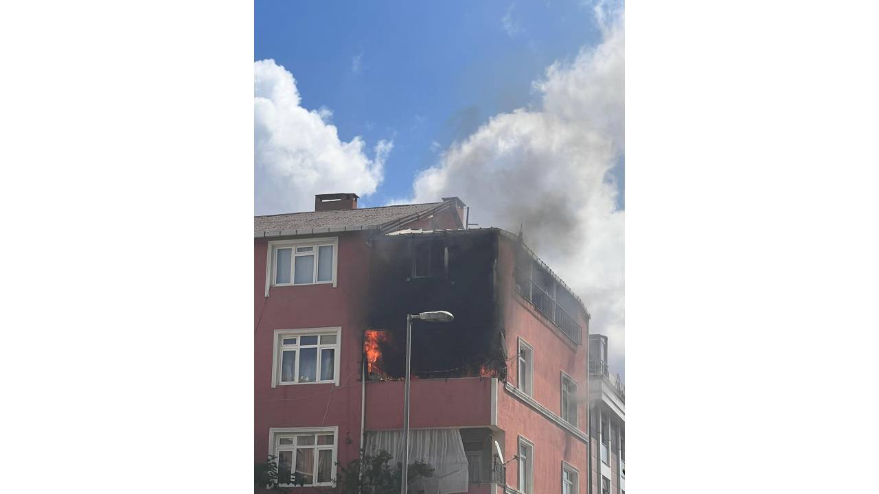 Kartal’da Yangın Çıkan Dairede Kombi Patladı