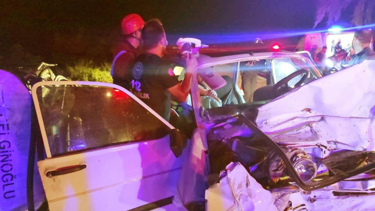 Otomobil, Traktörün Arkasındaki Su Tankerine Çarptı; 1 Ölü, 3 Yaralı