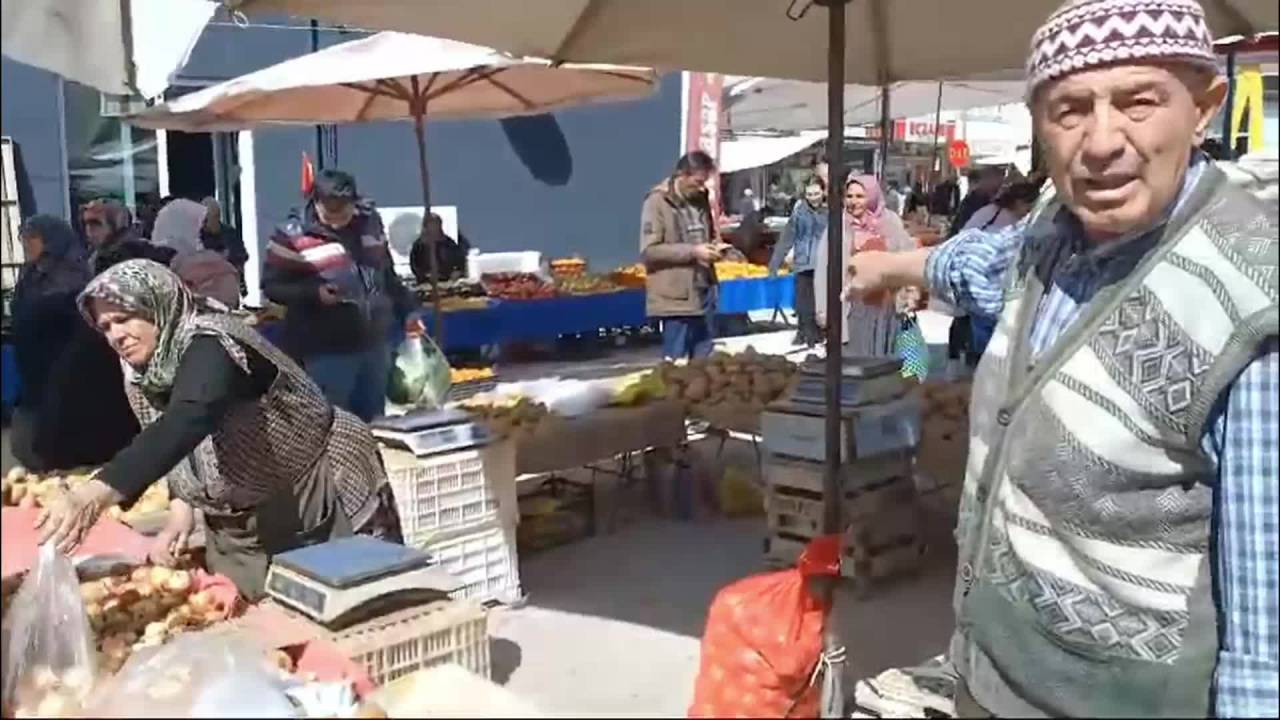 Denizlili Pazarcı: "Soğan Mutfağın Direği, Fiyatını Söylerken Ben Gerçekten Utanıyorum"