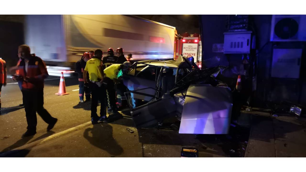 Yolcu Otobüsü Tünelde Otomobile Çarptı: 2 Ölü, 1 Yaralı