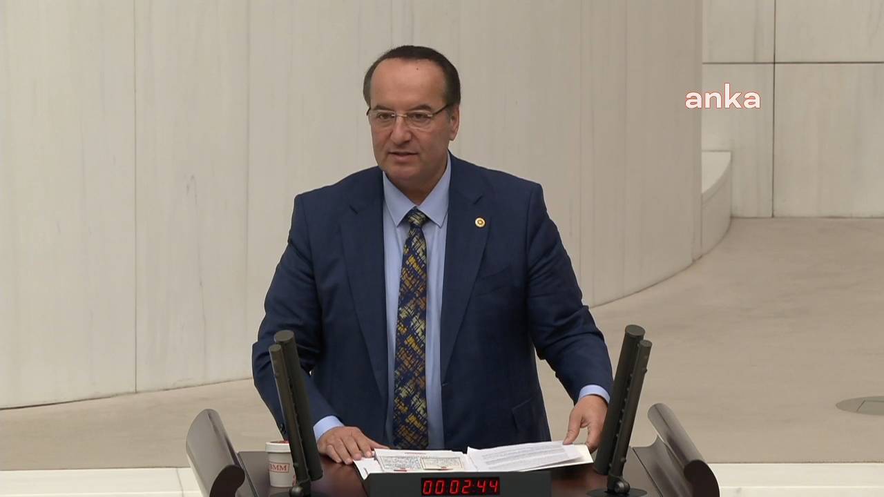 Chp'li Akay: "İktidar, Ekonomik Krizi Tabana Yayma Direnci Sergilemektedir"