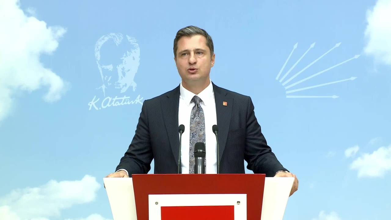 Deniz Yücel: “O Ceket Çıktı, O Kollar Sıvandı. Tarih Tekerrür Edecek. Saray, Chp’ye Bir Kez Daha Yenilecek”