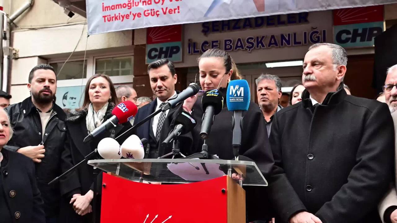 Manisa'da Ekrem İmamoğlu'nun Gözaltına Alınması Protesto Edildi